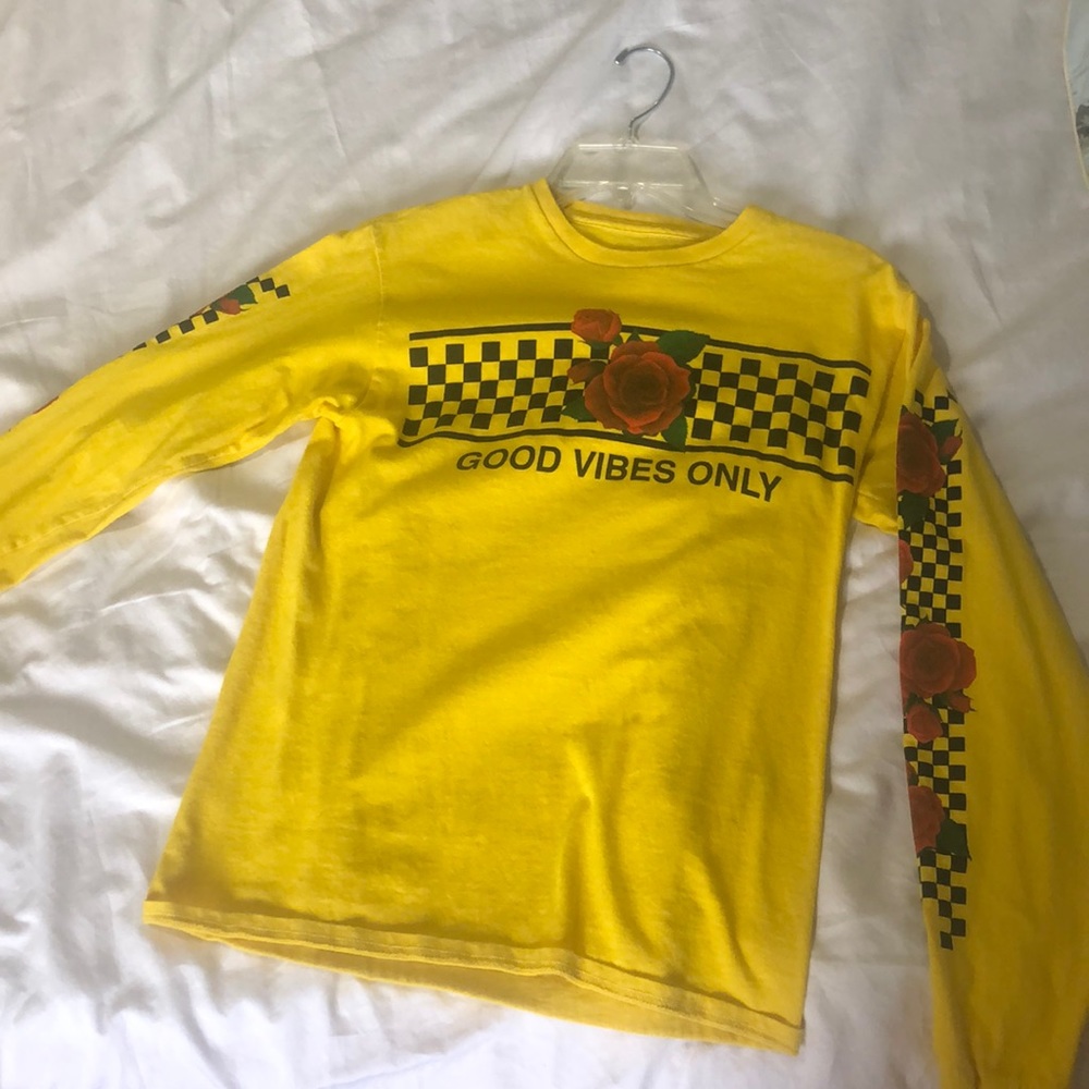 100% cotton Yellow good vibes only tee